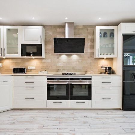Sitges Spaces Mediterranean Apartments 4 Bedroom, 4 Bathroom, Huge Terrace, Jacuzzi- Sleeps 9 Exterior photo