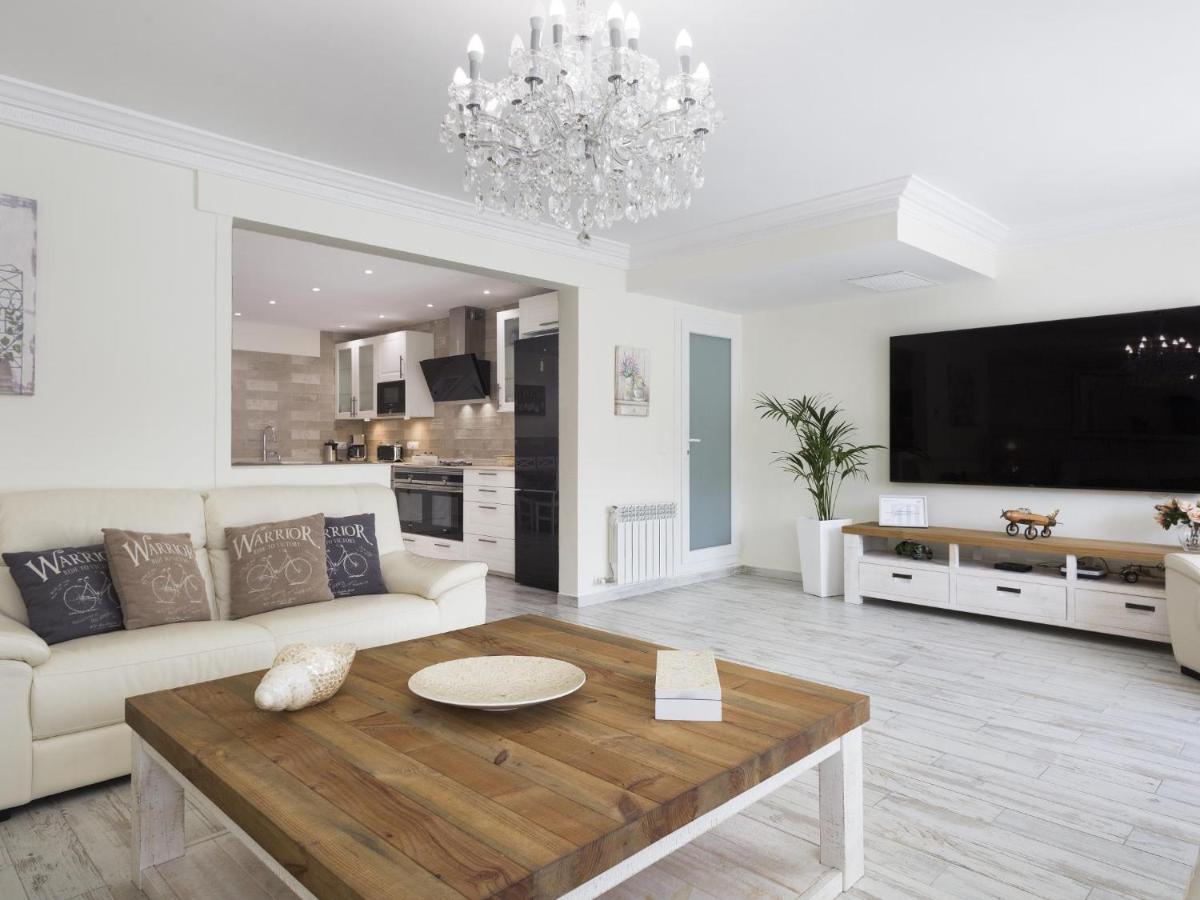 Sitges Spaces Mediterranean Apartments 4 Bedroom, 4 Bathroom, Huge Terrace, Jacuzzi- Sleeps 9 Exterior photo