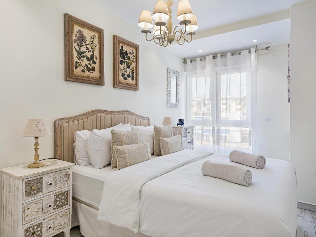Sitges Spaces Mediterranean Apartments 4 Bedroom, 4 Bathroom, Huge Terrace, Jacuzzi- Sleeps 9 Exterior photo