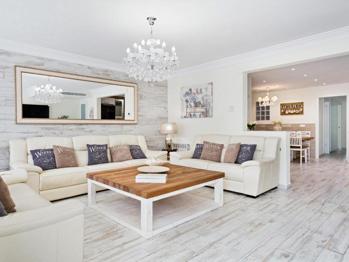 Sitges Spaces Mediterranean Apartments 4 Bedroom, 4 Bathroom, Huge Terrace, Jacuzzi- Sleeps 9 Exterior photo